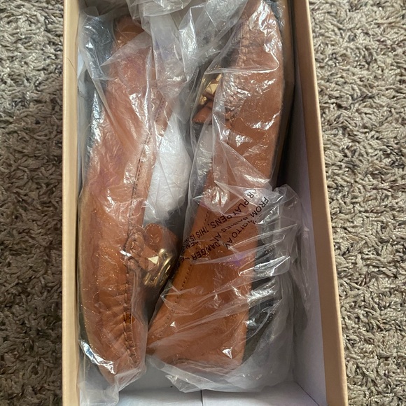 Michael Kors distressed loafers - Picture 3 of 4